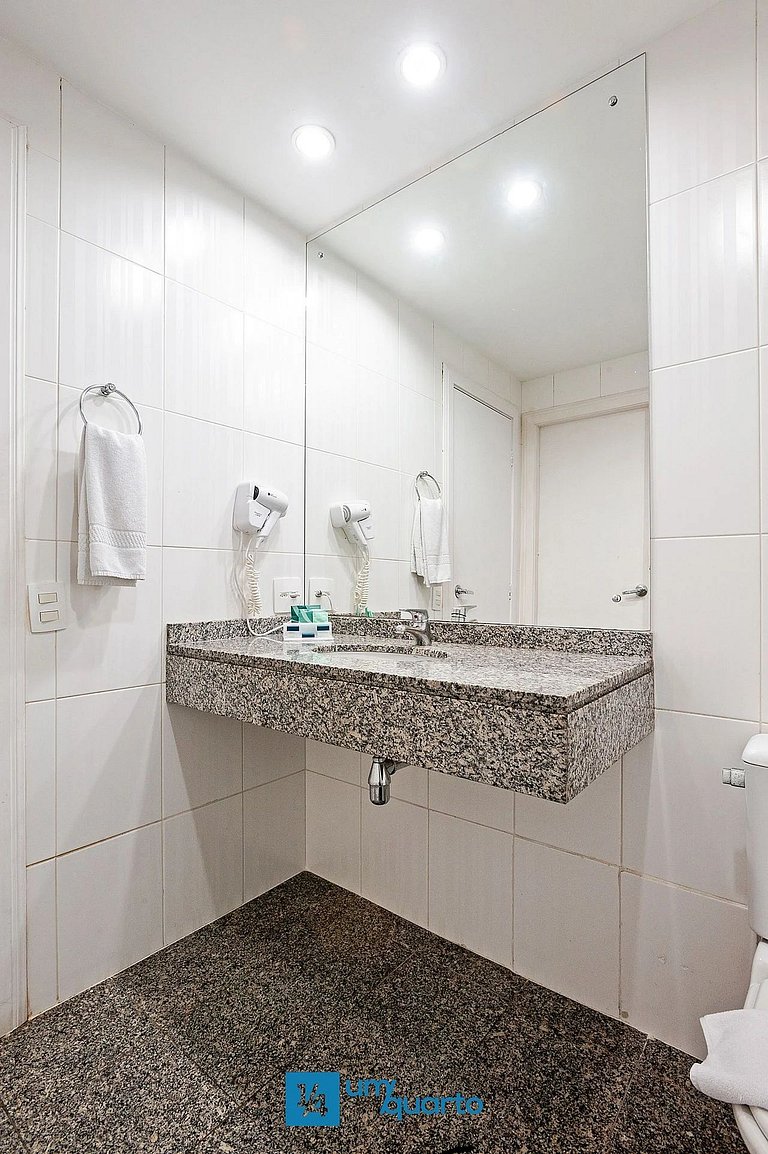 Loft Próx. Shopping Curitiba by ¼ UmQuarto.