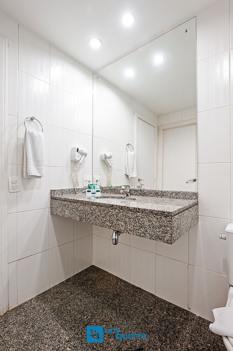 Loft Próx. Shopping Curitiba by ¼ UmQuarto.