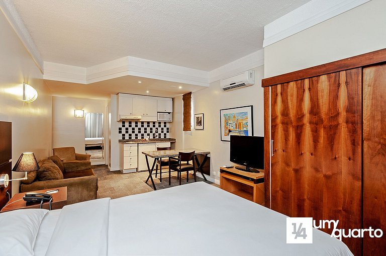 Loft Próx. Shopping Curitiba by ¼ UmQuarto.