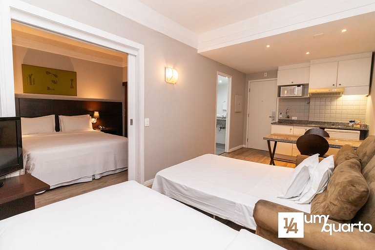 Loft Próx. Shopping Curitiba by ¼ UmQuarto.