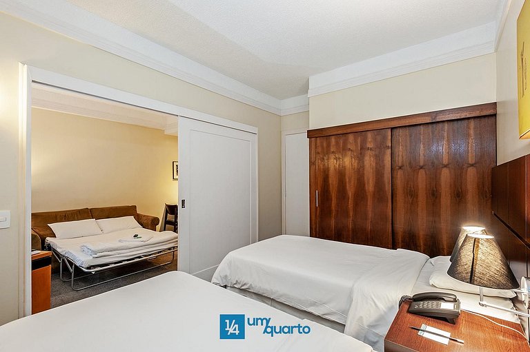 Loft Próx. Shopping Curitiba by ¼ UmQuarto.