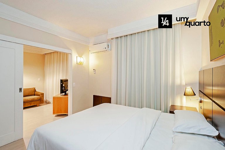 Loft Próx. Shopping Curitiba by ¼ UmQuarto.
