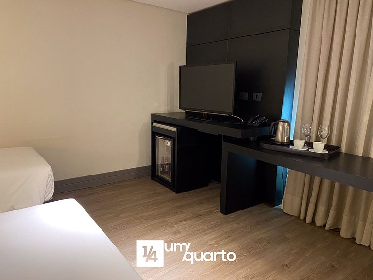 Suite Twin by ¼ UmQuarto 11-PR.