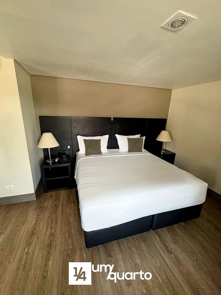 Suite Twin by ¼ UmQuarto 11-PR.