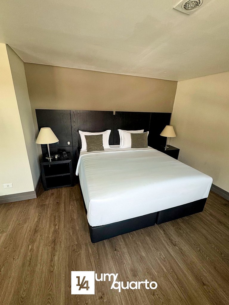 Suite Twin by ¼ UmQuarto 11-PR.