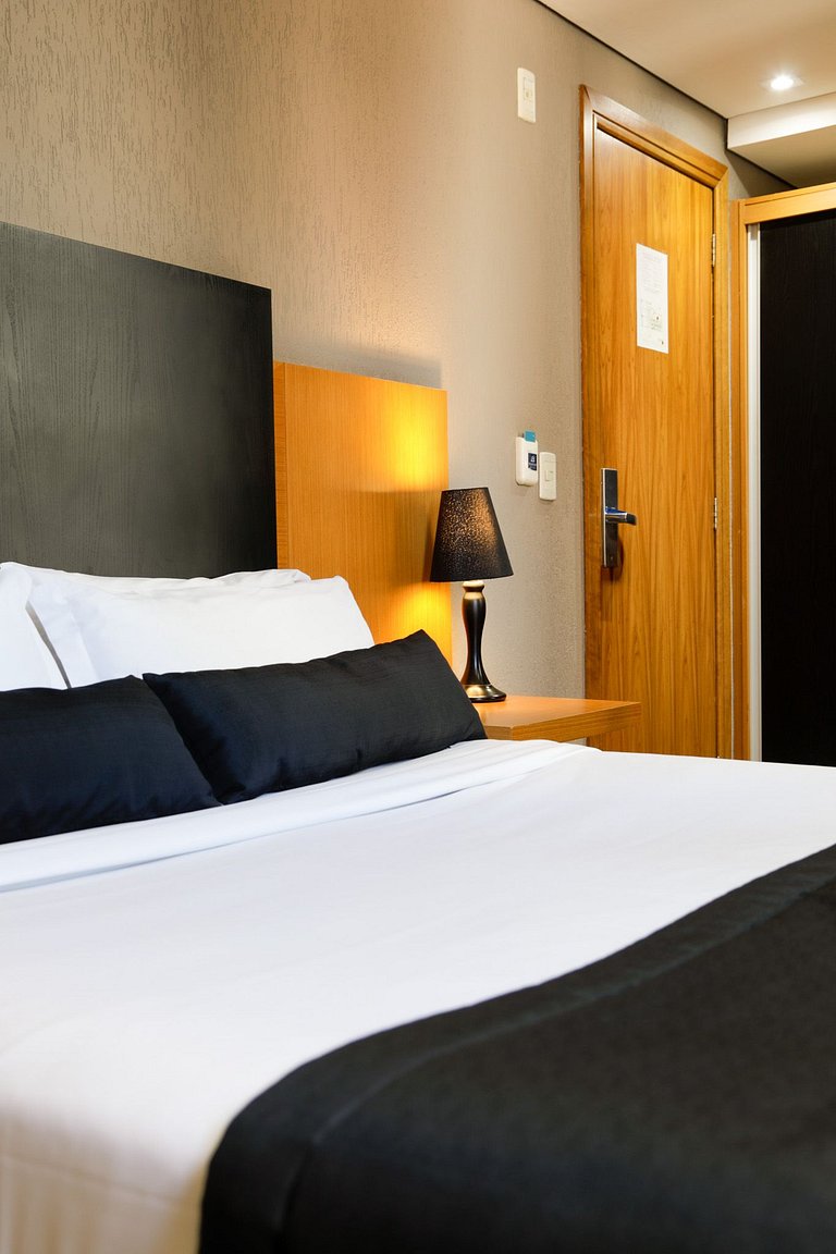 Loft Batel by ¼ UmQuarto.