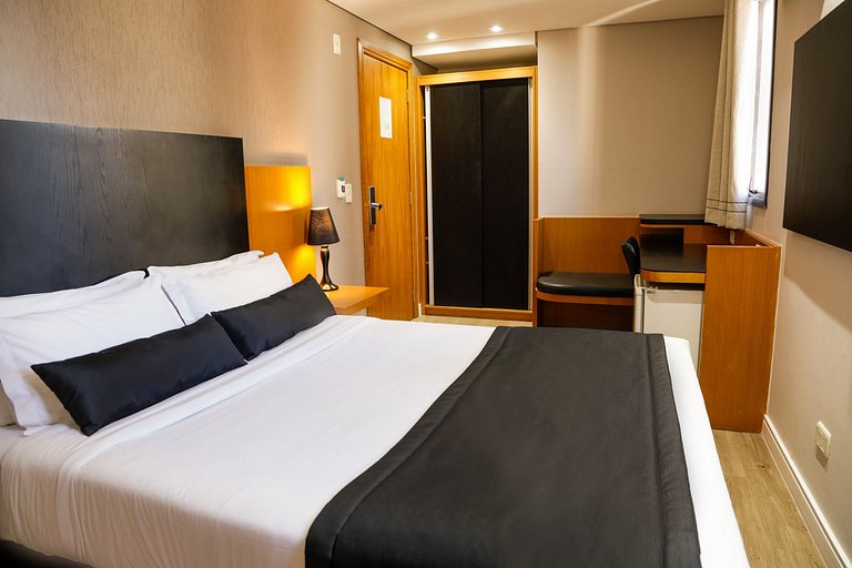 Loft Batel by ¼ UmQuarto.