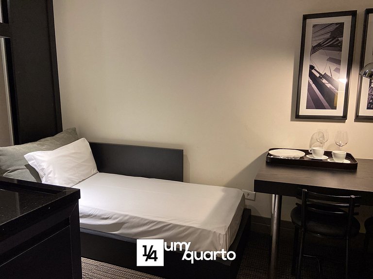 Loft com Cozinha by ¼ UmQuarto 9-PR.