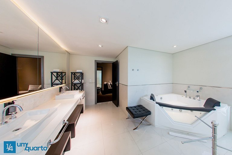 Manhattan by ¼ UmQuarto 10-PR.