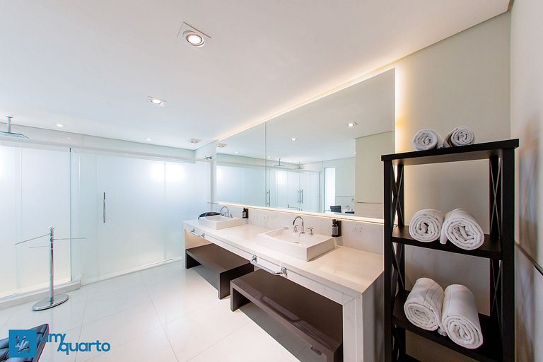 Manhattan by ¼ UmQuarto 10-PR.