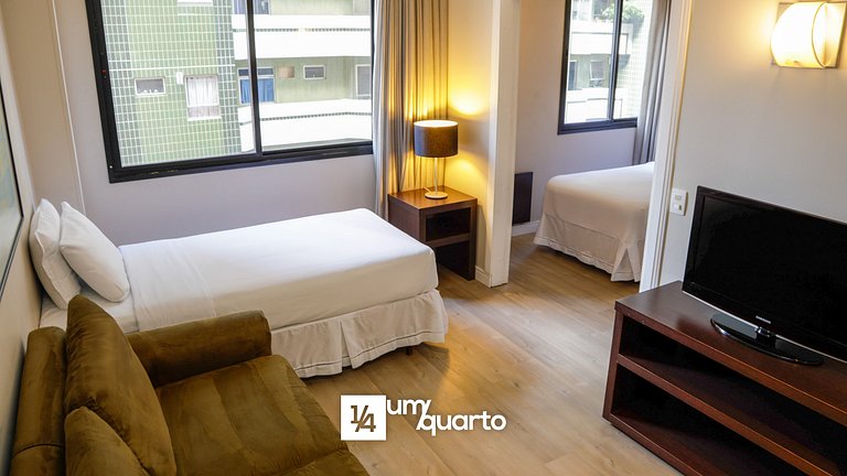 Loft Próx. Shopping Curitiba by ¼ UmQuarto.