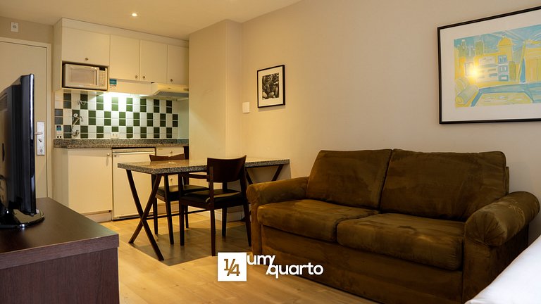 Loft Próx. Shopping Curitiba by ¼ UmQuarto.