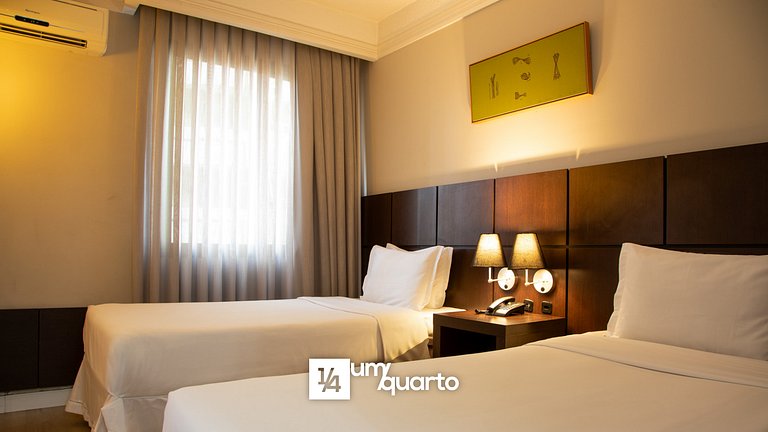 Loft Próx. Shopping Curitiba by ¼ UmQuarto.