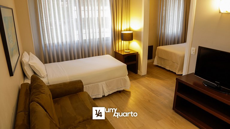 Loft Próx. Shopping Curitiba by ¼ UmQuarto.