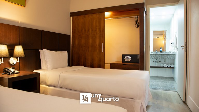 Loft Próx. Shopping Curitiba by ¼ UmQuarto.