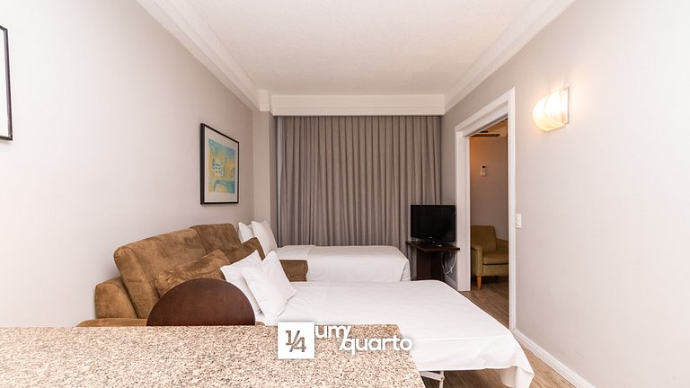 Loft Próx. Shopping Curitiba by ¼ UmQuarto.