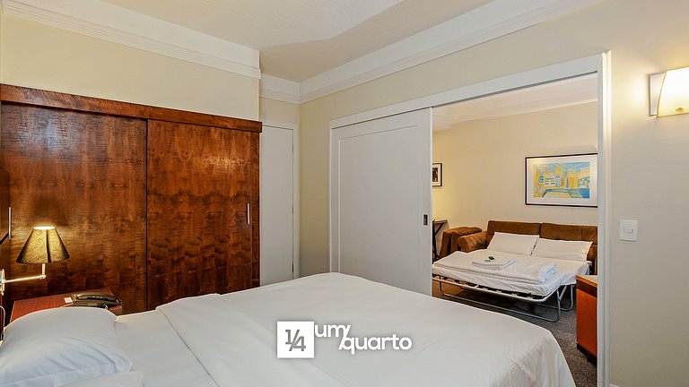 Loft Próx. Shopping Curitiba by ¼ UmQuarto.