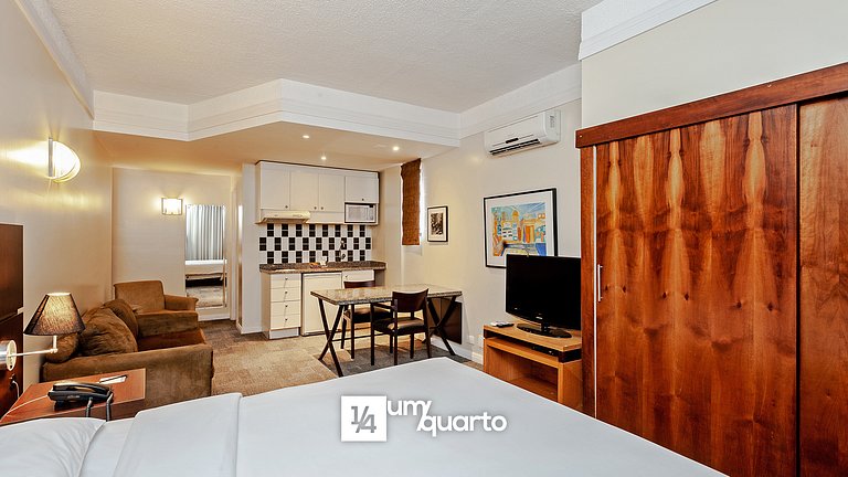 Loft Próx. Shopping Curitiba by ¼ UmQuarto.