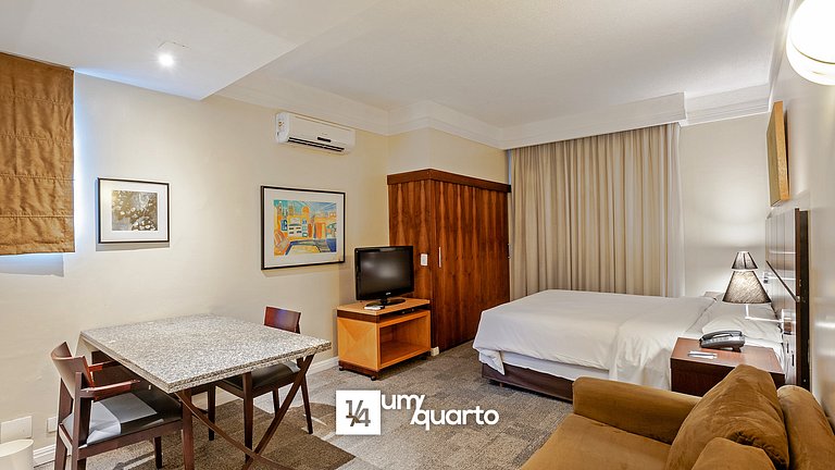 Loft Próx. Shopping Curitiba by ¼ UmQuarto.