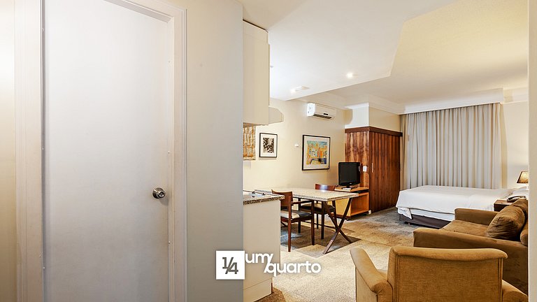 Loft Próx. Shopping Curitiba by ¼ UmQuarto.