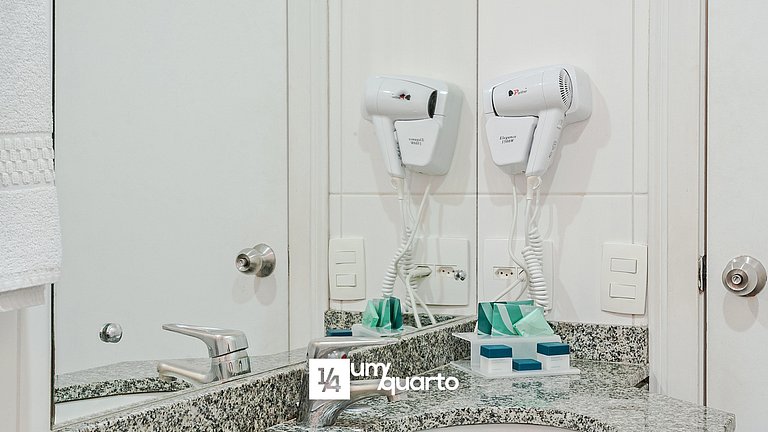 Loft Próx. Shopping Curitiba by ¼ UmQuarto.