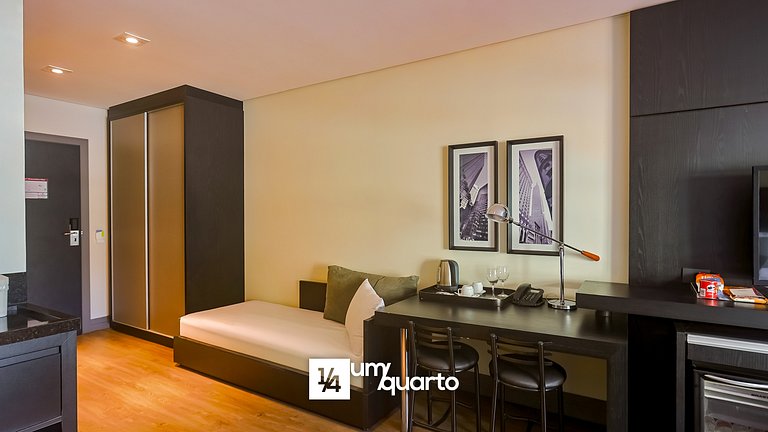 Loft com Cozinha by ¼ UmQuarto 5-PR.