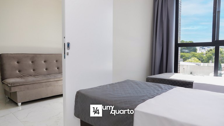 Studio Para 3 Pessoas by ¼ UmQuarto.